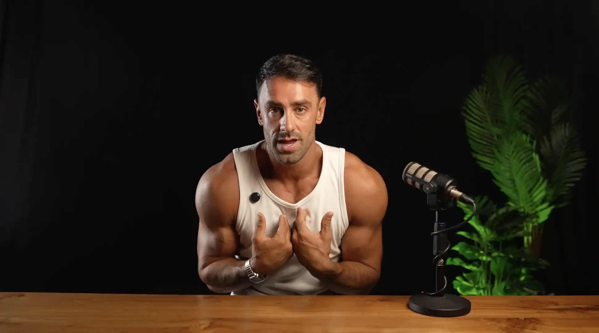 Dynamic man recording podcast in Villo Studio, modern space for content creators and influencers.